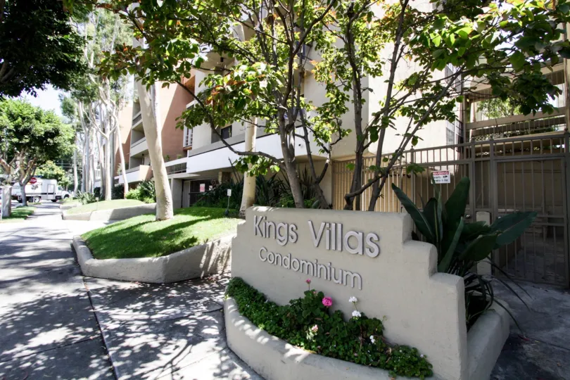 The sign welcoming you into Kings Villas in West hollywood