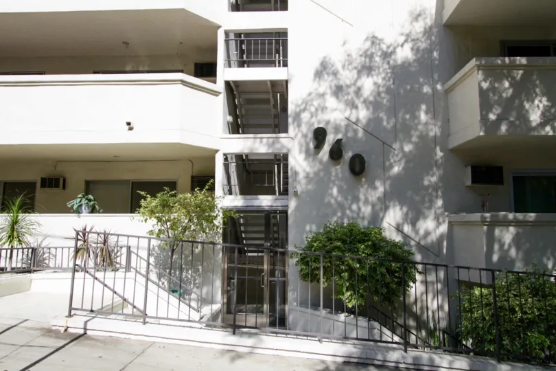 The entrance into Larrabee Manor in West Hollywood