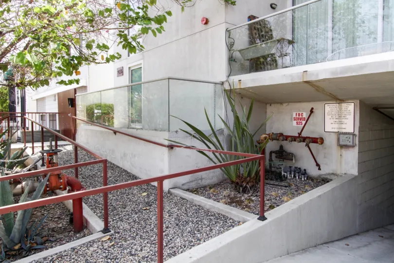 The landscaping around Lux 925