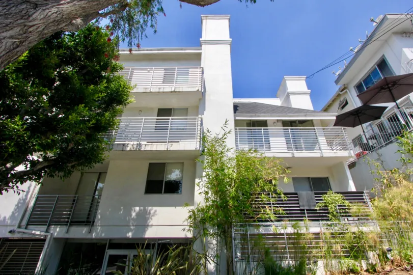 a white building in the larrabee in a sunny day with trees