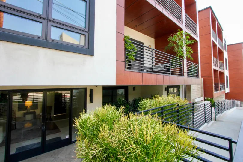 A frontview of the modern-designed Shoreham Villas in West Hollywood, California