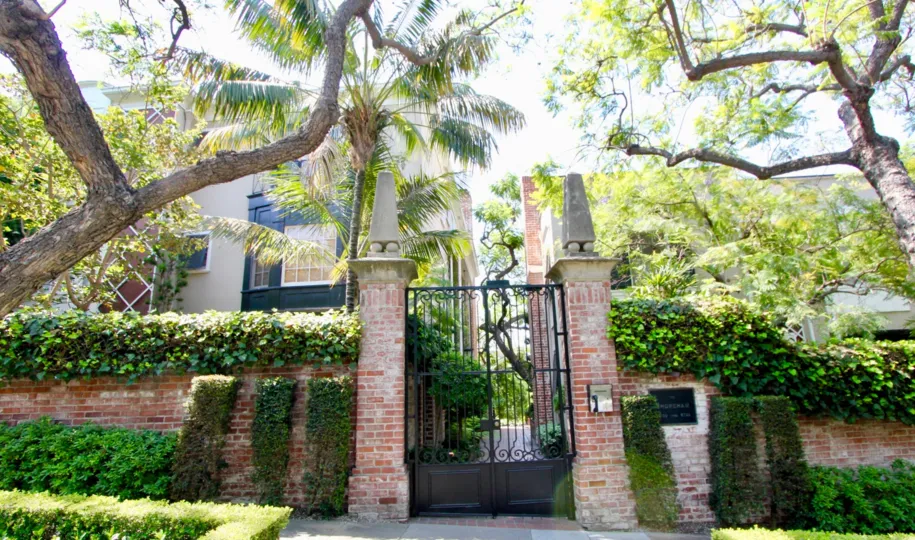 beautiful and great walls of The Shoreham with her awesome greenery, West Hollywood, California