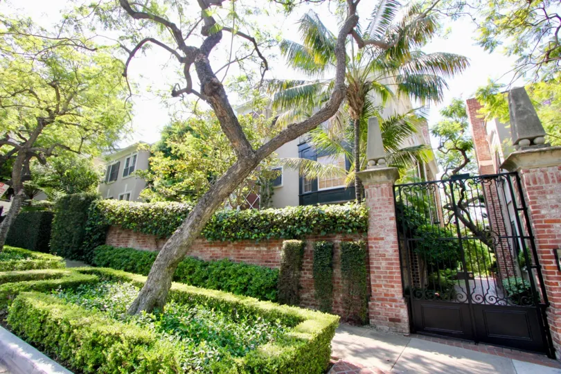The Shoreham, west hollywood, California is A beautiful sky high well construct building which have ancient looking stones with light brown colour and shiny bright glass windows. Black grill balcony enhance its beauty hundred times more. A sunny bright da
