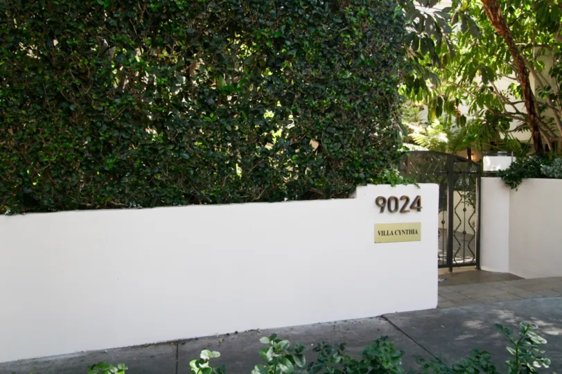 The address seen at the Villa Cynthia