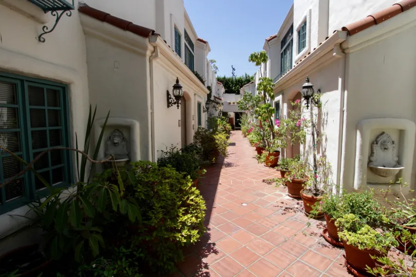 The walkway into Villa Flores