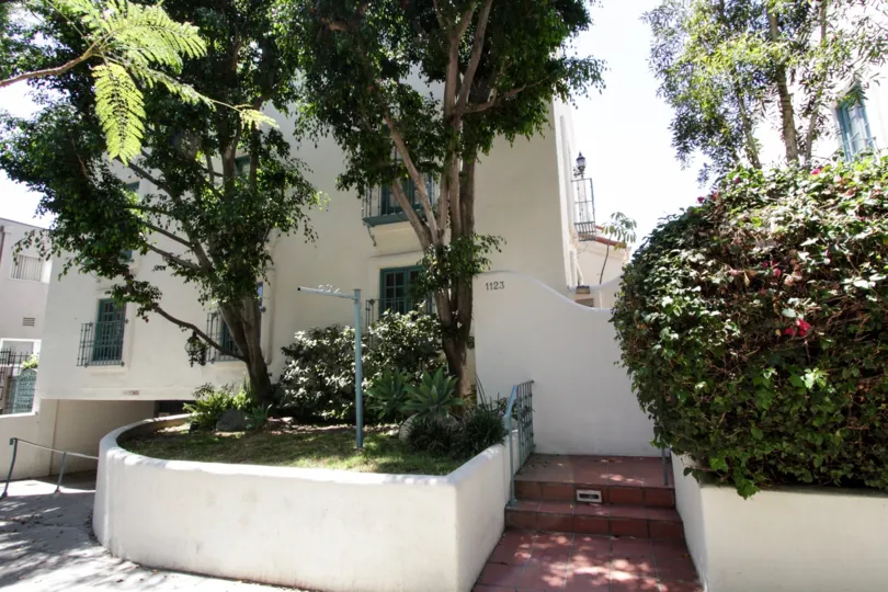 The stairs leading up to the entrance of the Villa Flores