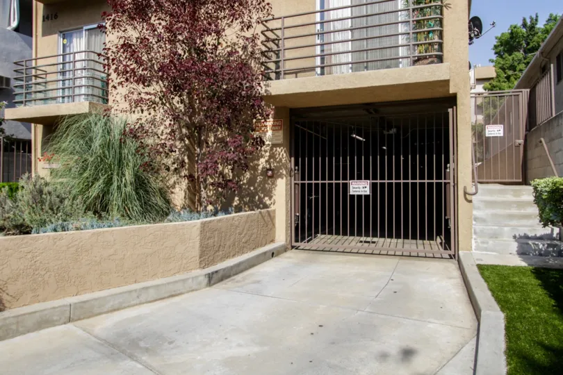 The parking for Villas On Curson