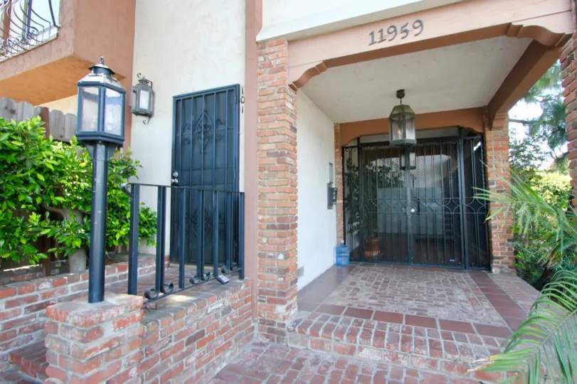IN FRONT OF 11959 NEBRASKA HOUSE THE DOORS AND LAMBS SHOWING BEAUTIFUL AT WEST LA