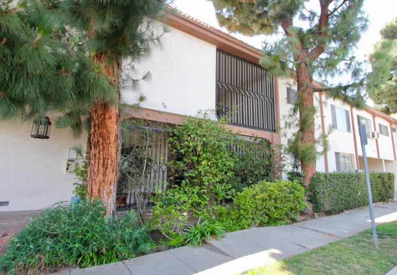 very close shot of 11959 Nebraska, with its greenery and sidewalk, west La, California