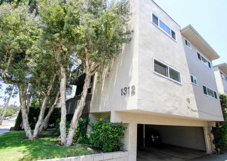 Greenery, Creamy walls and cool ambience of 1312 Centinela, West La, California