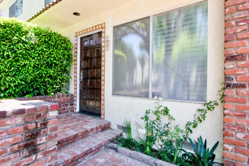 very close capture of the walkway to 1323 Carmelina, West La, California