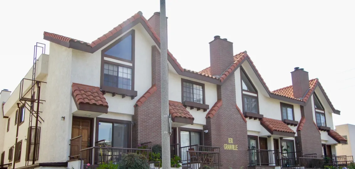 Crreamy walls, Brick styled 1611 Granville and her amazing area, West La, California