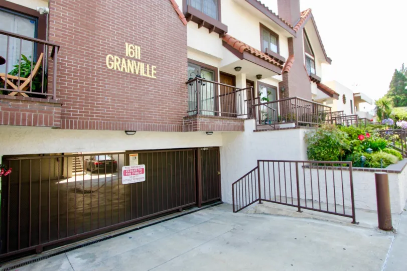 Sunny weather and large brown building in 1611 Granville in California