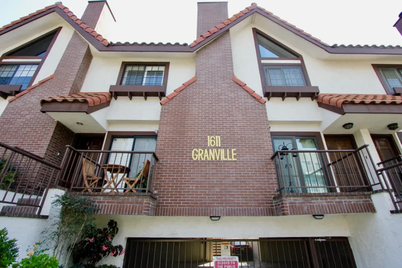 Supercool brick designs of 1611 Granville and the neighborhood, West La, california