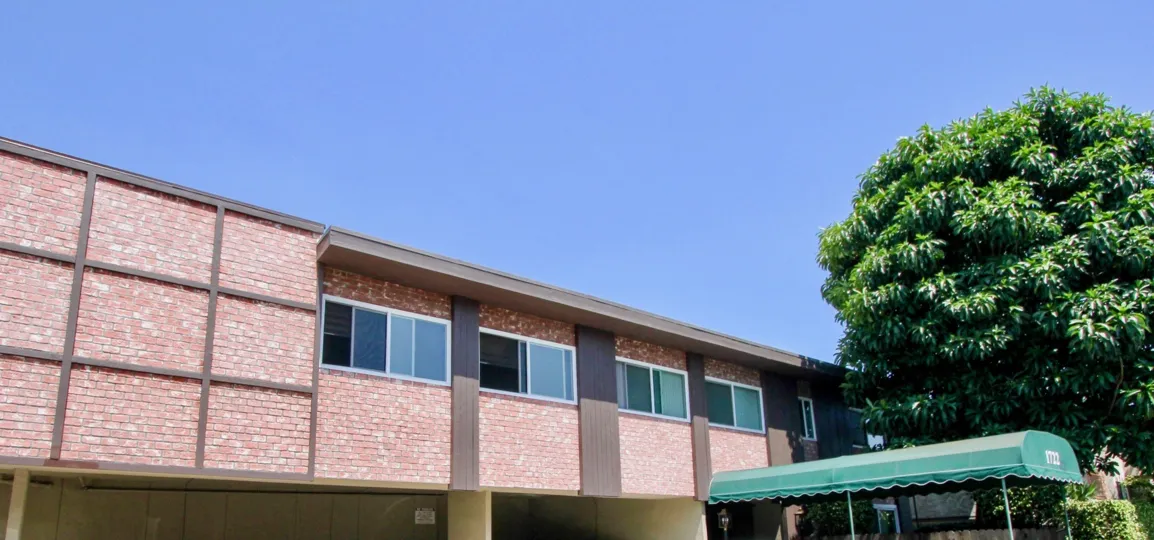 simple building with many rooms in 1722 Brockton, west la