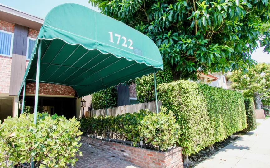 The front view of 1722 Brockton in West LA on a sunny day