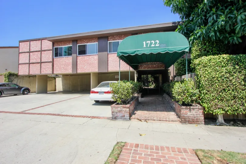 super classy 1722 Brockton with her brick walls, green walkway and surrounding, west la, California