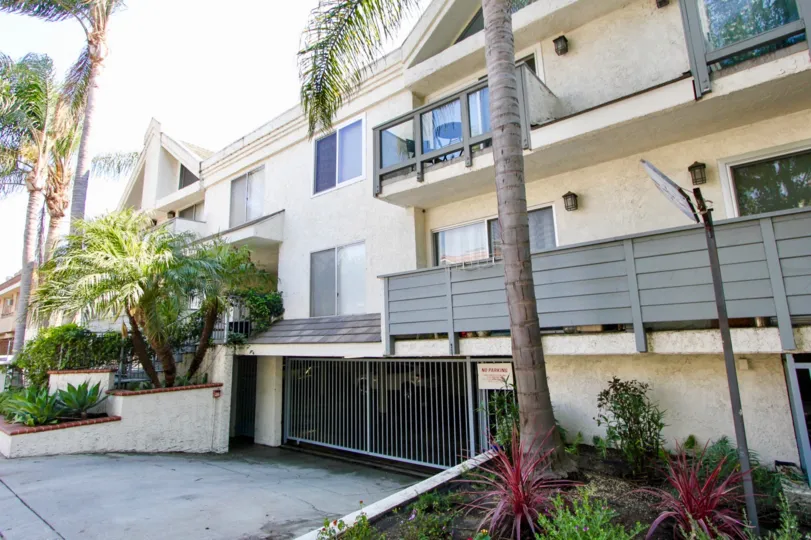 Super cool and well designed piece of architecture is what 1741 Granville is, West LA, California