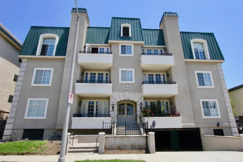 Front of 1818 Colby with view of lawn and balconies on a sunny day in West LA, CA.