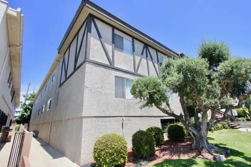 The beautiful outdoors by 1914 Corinth in the city of West Los Angeles, California