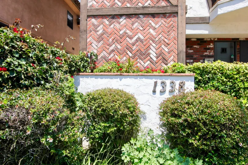 Classy and colorful 1338 Amherst Chateau, West La, California