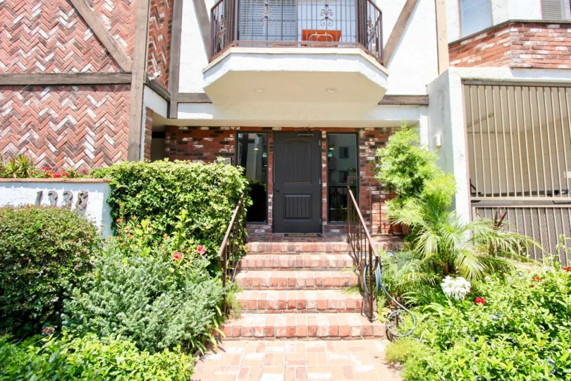 much detailed view of the entrance to Amherst Chateau, West La, california