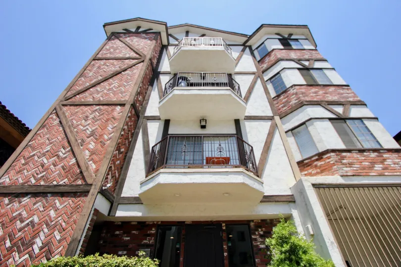 A lovely 3 story building community with patios and nice weather