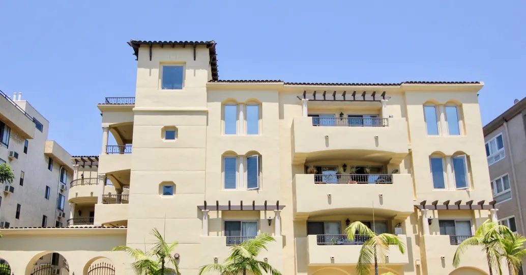 Large building with many rooms in Amherst Regency in California