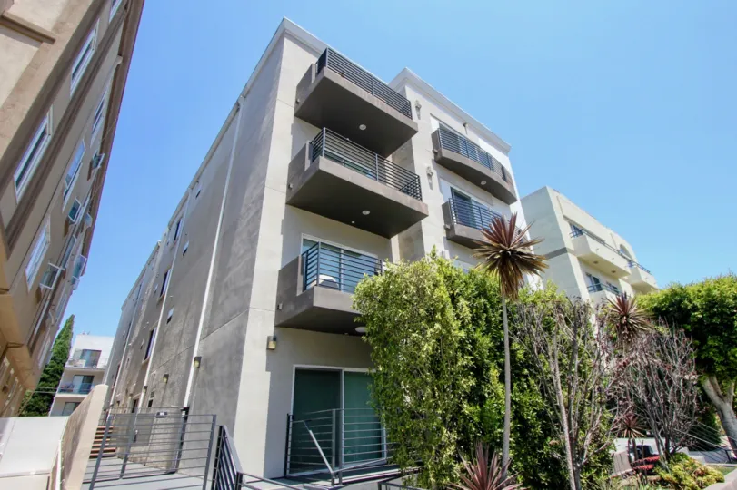 Upward shot showing the 3 floors of Amherst Terrace and her womnderful clear skies, West La, California