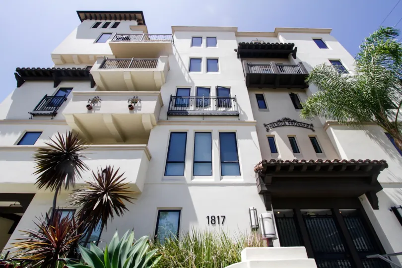 The balconies seen on units in the Avenida Prosser