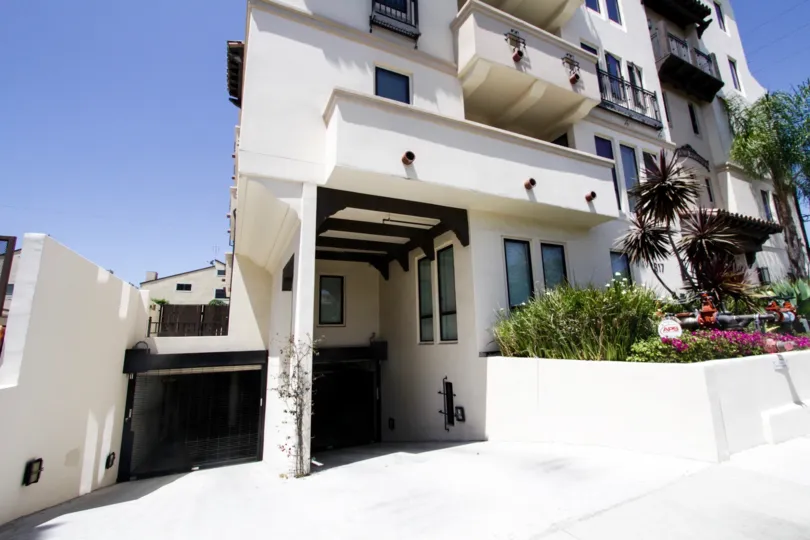 The parking entrance into Avenida Prosser