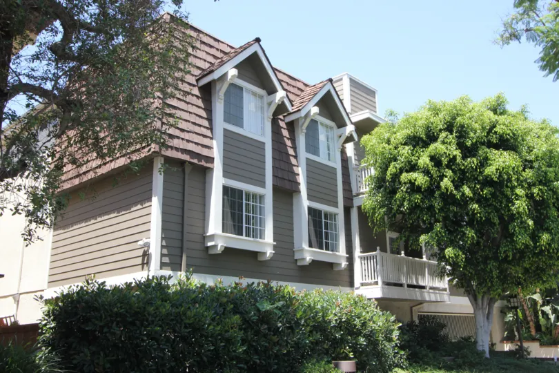 A sunny day in Barry Avenue Vistas, West LA, California are looking beautiful