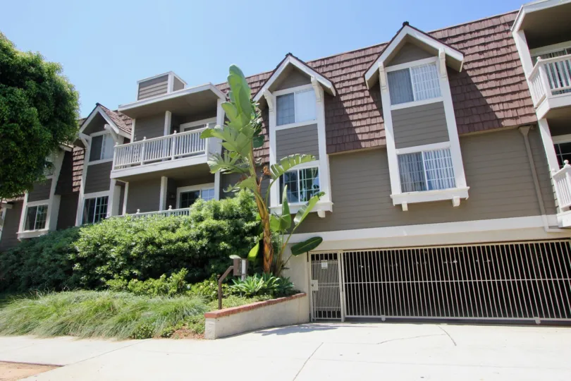 A Comfortable, Modern apartment with little greenery to spend your life in Barry Avenue Vistas