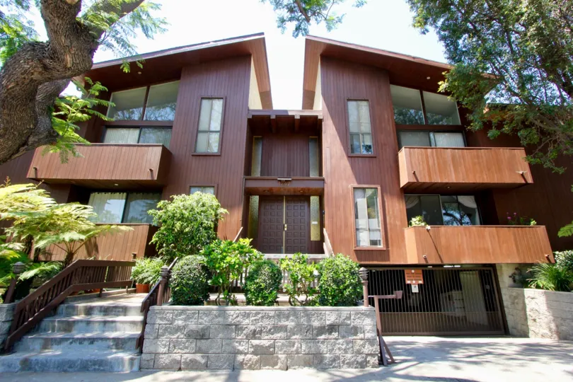 Lovely duplex style home in the Barry West community of West LA. There are many lovely shade trees and landscaping details.