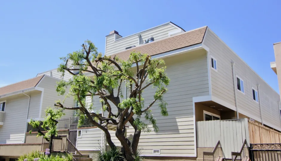a beautiful home in west la city at california with beautiful architecture