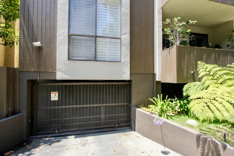Bentley Ohio West LA california homes window balcony