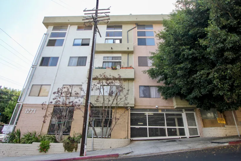 a beautiful home in west la city at california with beautiful architecture
