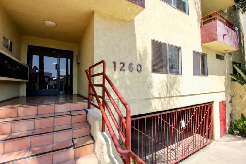 a sunny day in the Brentwood Villas with Block number is 1260.