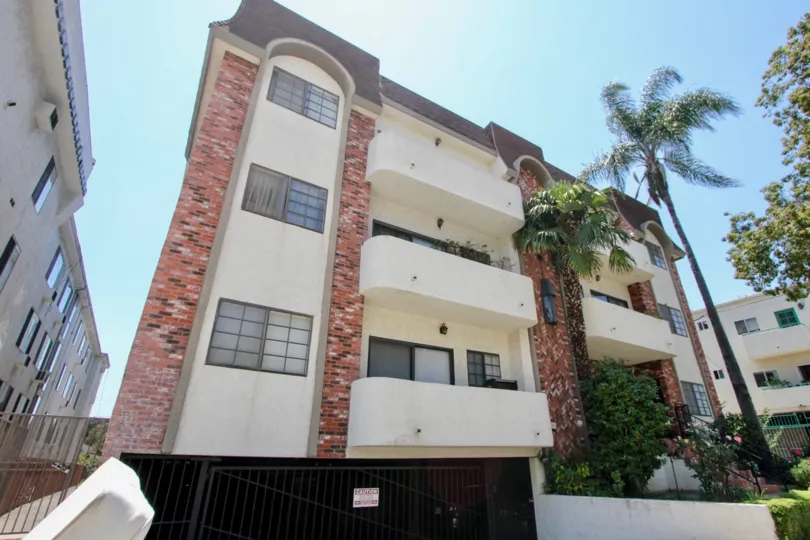 The sunny day at Brighton Manor, West LA, California looks pleasent