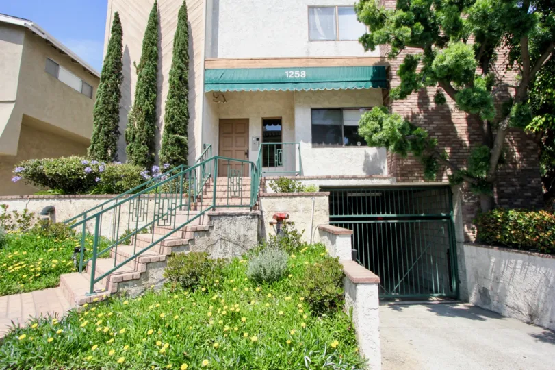 a beautiful home in west la city at california with beautiful architecture