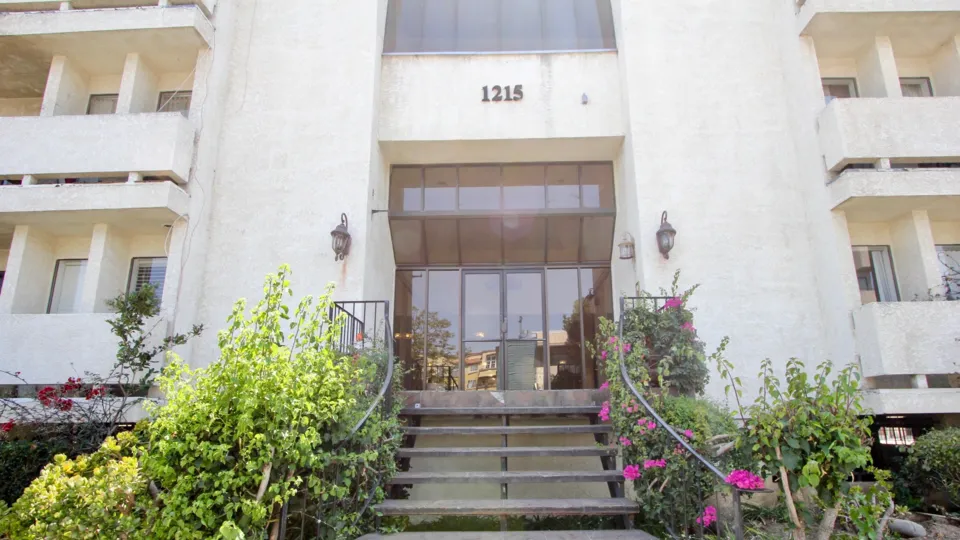 A beautiful sight in the Brockton Plaza community in West LA, California.