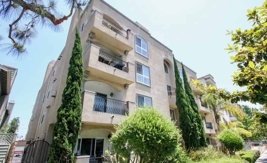 A very good morning at Centinela Villas with a wonderful apartment building and greenery.