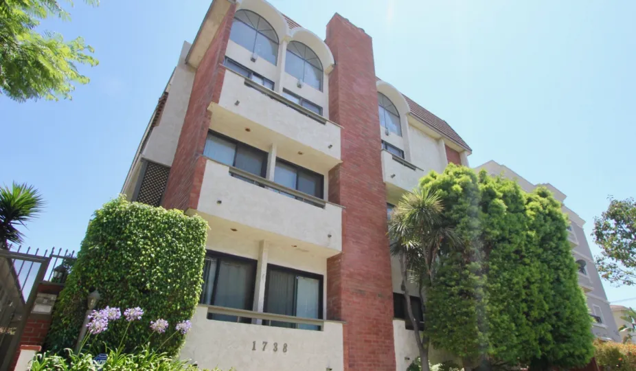This condo has brick and stucco but the brick has created a chocolate factory esque aroma