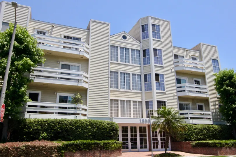 A good front view of Claridge apartment, West La, California
