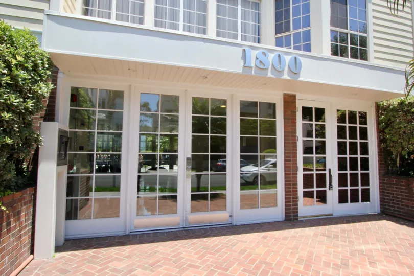 Grand entrance with several windows and a call box allow a safe entrance at 1800