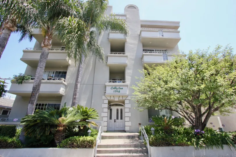 the sunny day at Colby Crest, West LA, California looks beautiful