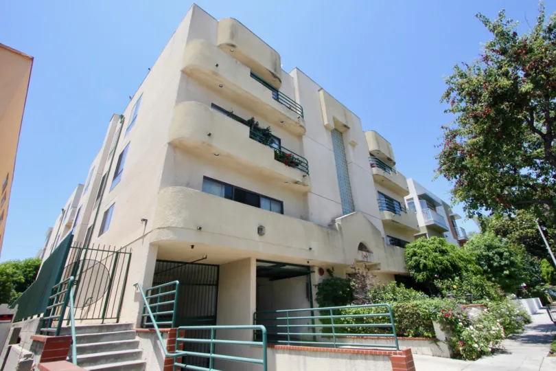 Colby Luxury Condominiums 's amazingly beautiful creamy walls and patio, West La, California