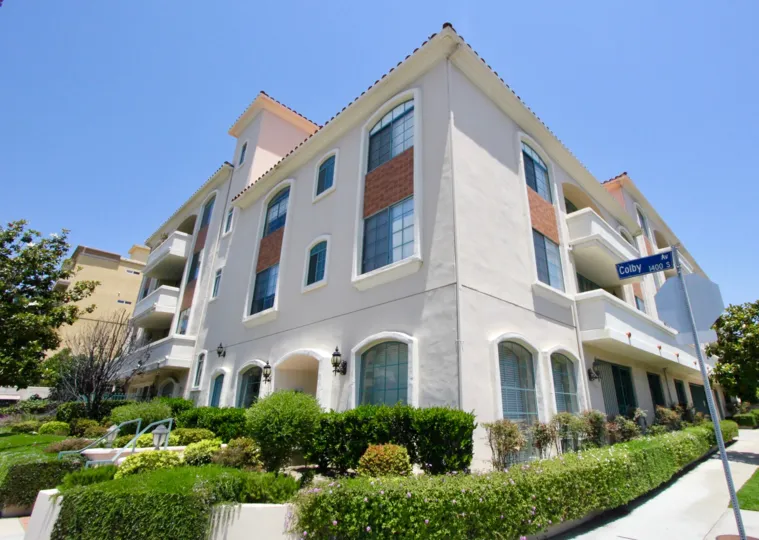 Shrubbery adorns the building on COlby road where this residentail building is situated in sunny california