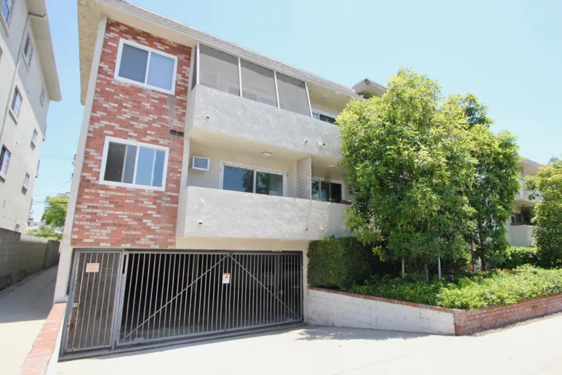 The front of the beautiful Colby Terrace in West LA