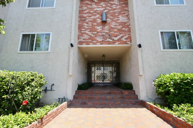 Comfortable, Modern apartment with all luxurious amenities to reside with your family in Colby Terrace